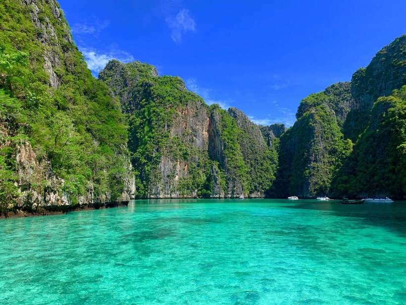 Krabi: Phi Phi Islands Speedboat Tour with Buffet Lunch - Pileh Lagoon and its steep limestone walls