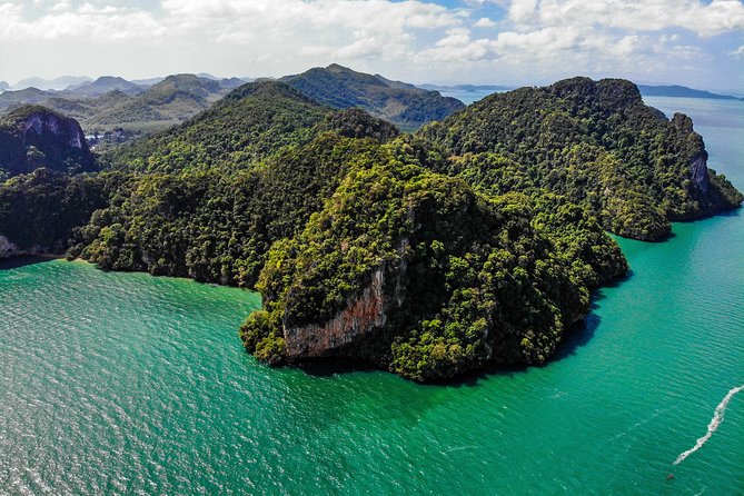 Krabi to James Bond and Hong Islands Offbeat Speedboat Tour - James Bond Island is a photo stop, not a quiet retreat