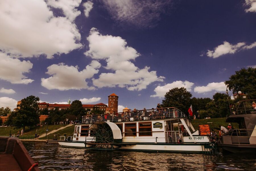 Krakow: 1-Hour Evening Vistula River Cruise - The Norbertine convent and Dębniki