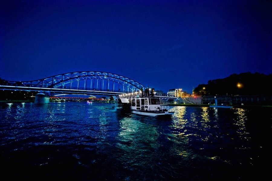 Krakow: 1-Hour Evening Vistula River Cruise - Manggha Museum and Krakow’s bridges