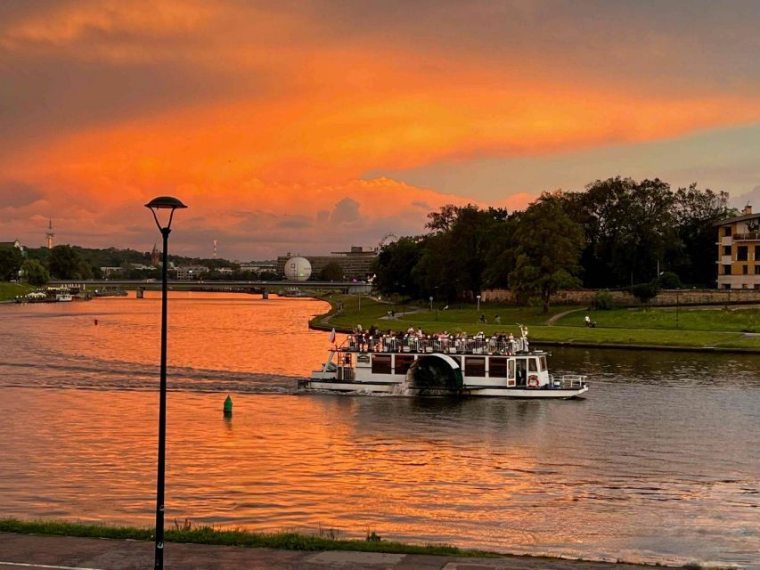 Krakow: 1-Hour Evening Vistula River Cruise - Finding the best seat for an evening ride