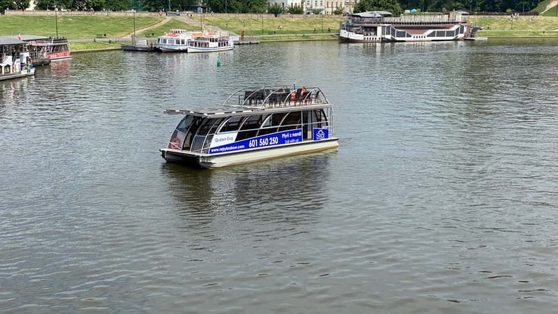 Krakow: Day or Night Vistula River Cruise with Audio Guide - What the audio guide adds