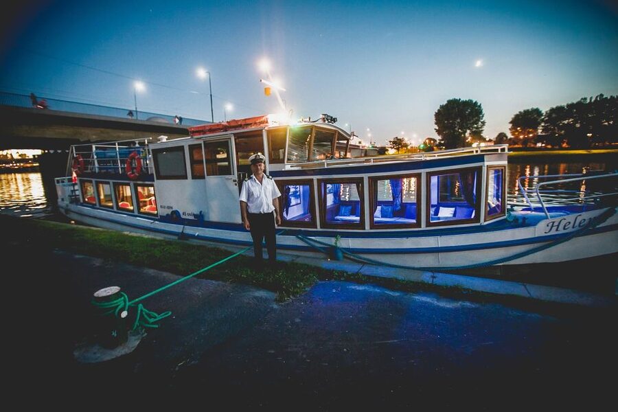 Krakow: Evening Cruise with a Glass of Wine - Price, value, and who should book