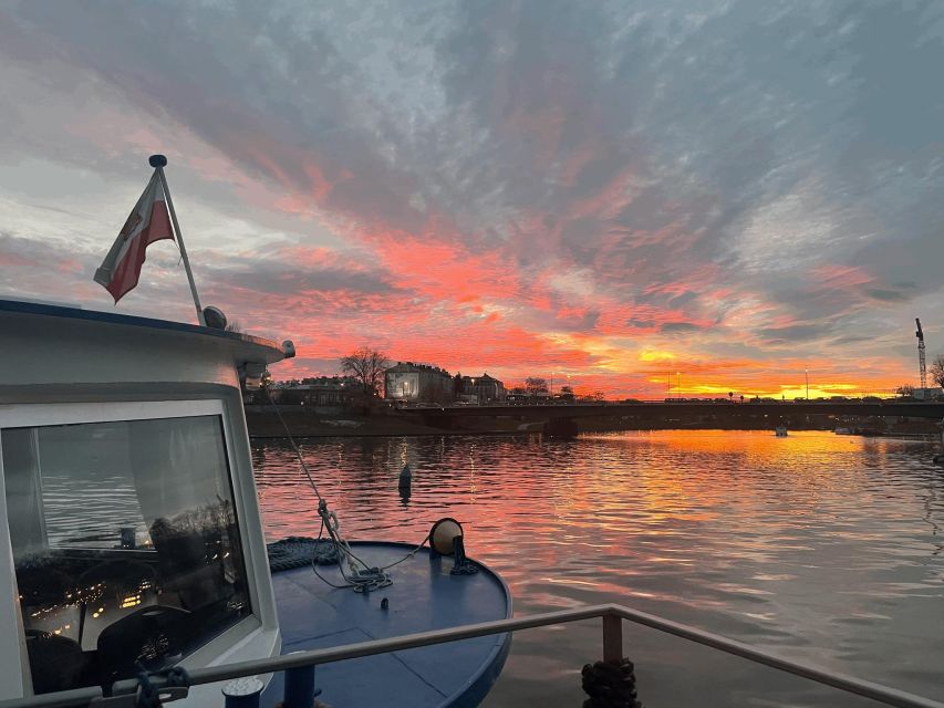 Krakow: Evening Cruise with a Glass of Wine - Bridges, Podgórze, and the changing city lights