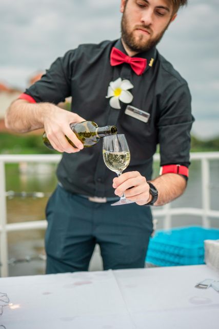 Krakow: Evening Cruise with a Glass of Wine - How good is the audio guide?