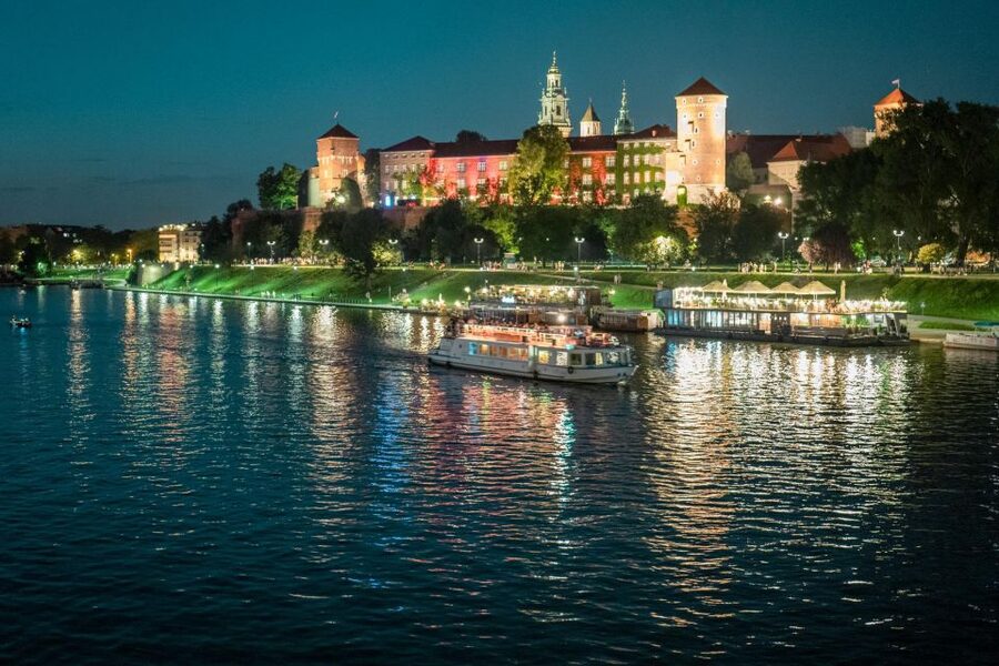 Krakow: Evening Cruise with a Glass of Wine - Wawel Castle from the Vistula