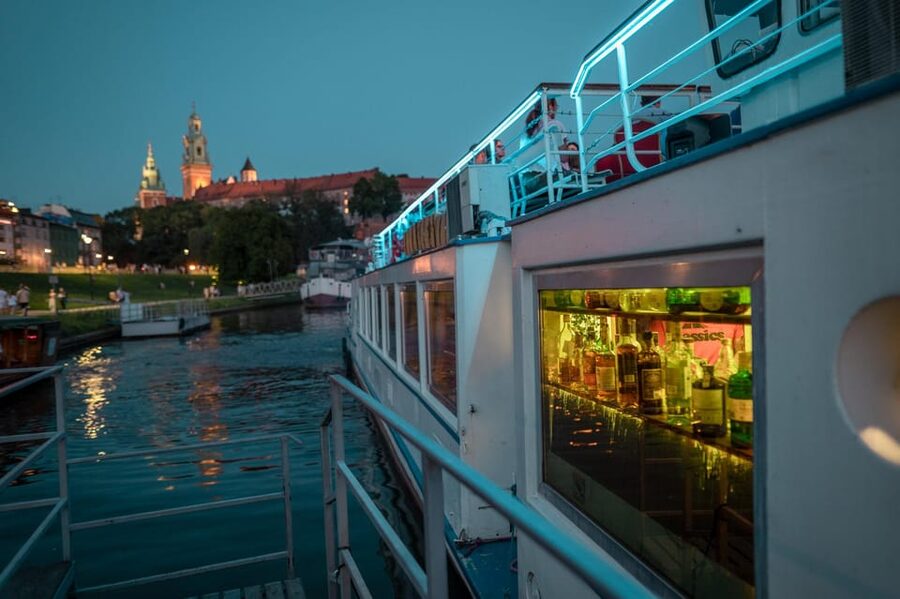 Kraków: Evening or Night River Cruise - Wawel Castle and the first turn toward Kazimierz