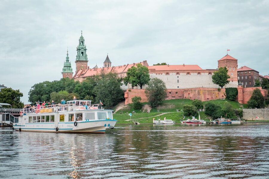 Kraków: Evening or Night River Cruise - Audio commentary, music, and the onboard mood