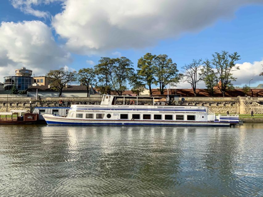 Krakow: Sightseeing Cruise by Vistula River - Bridges, riverbanks, and the Norbertine convent