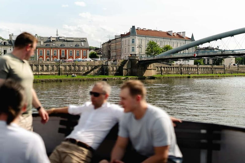 Krakow: Vistula River Sightseeing Cruise with Audio Guide - Bridges, boulevards, and the river’s changing view