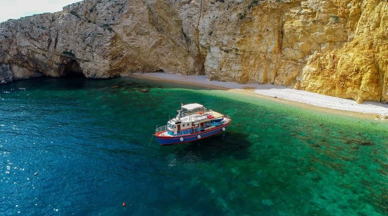 Krk: Golden Beach and Blue Cave Cruise with Welcome Drink - Watching for dolphins at Plavnik’s fish farm