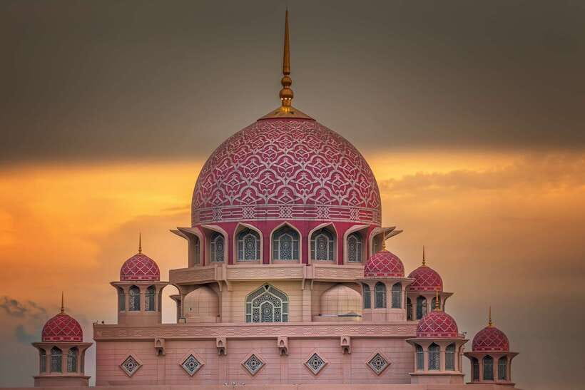 Kuala Lumpur: Putrajaya Tour with Traditional Boat Cruise - Who will enjoy this tour most