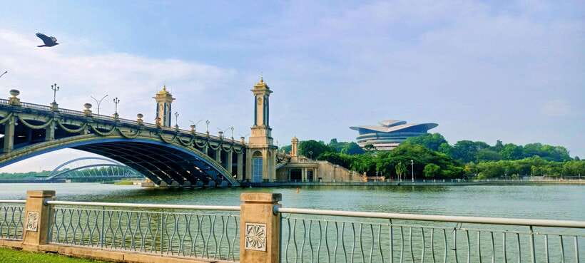 Kuala Lumpur: Putrajaya Tour with Traditional Boat Cruise - The ride from Kuala Lumpur to Putrajaya