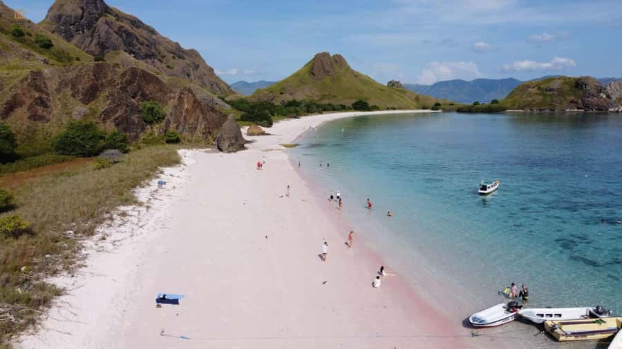 Labuan Bajo: 2D1N Komodo & Pink Beach Shared Boat Tour - What $183 buys you on the Flores Sea