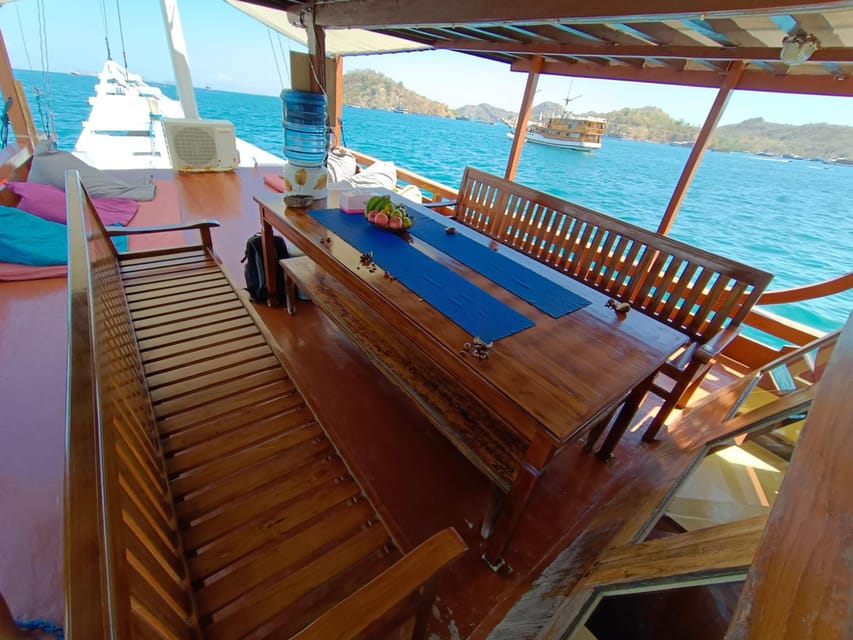 Labuan Bajo: 2D1N Komodo & Pink Beach Shared Boat Tour - Manta Point and the role of sea conditions