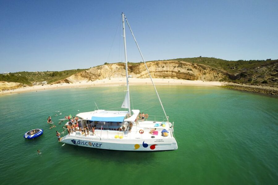 Lagos: Piedade Caves & Coastline - Catamaran - Sailing from Lagos Marina to the Algarve cliffs