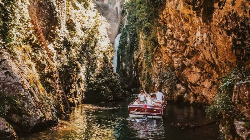 Lake Como: Classic Boat Private Tour - Bellagio, the central lake, and Villa Carlotta