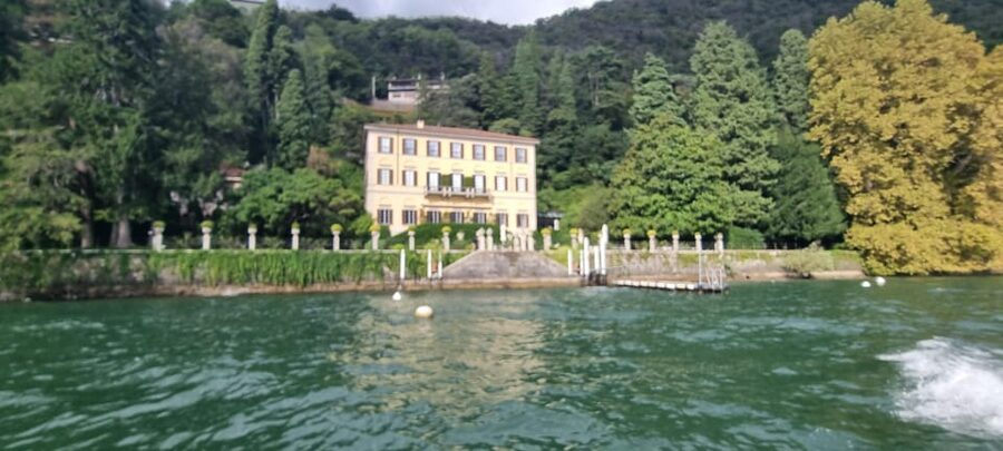 Lake Como: Shared Boat Tour with Prosecco Aperitif - What the guide adds to a short cruise
