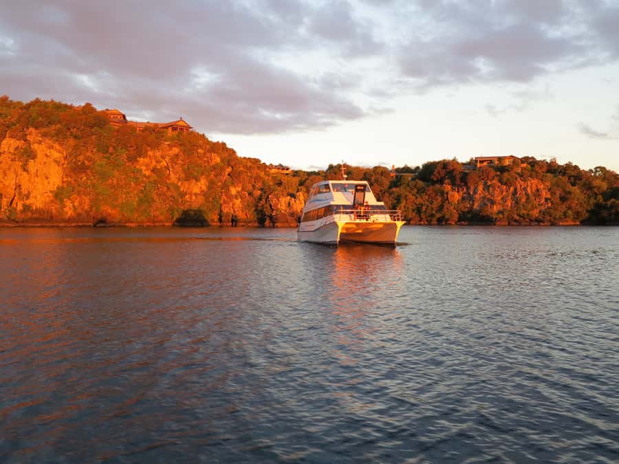 Lake Taupo: 1.5-Hour Maori Rock Carvings 5:00 PM Cruise - The scenery beyond the carvings