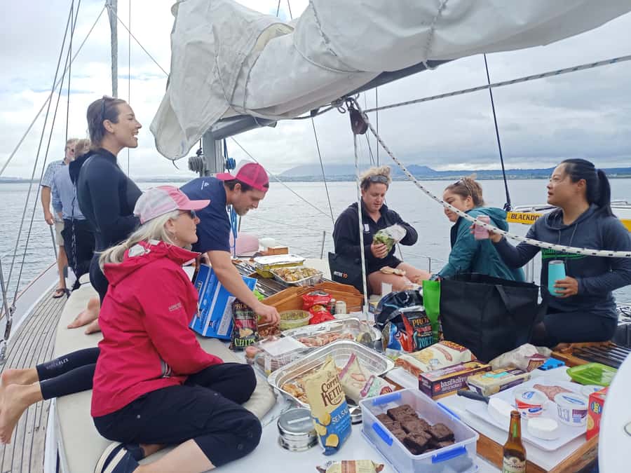 Lake Taupo: Classical Sailing to the Māori Rock Carvings - Choosing the best departure time