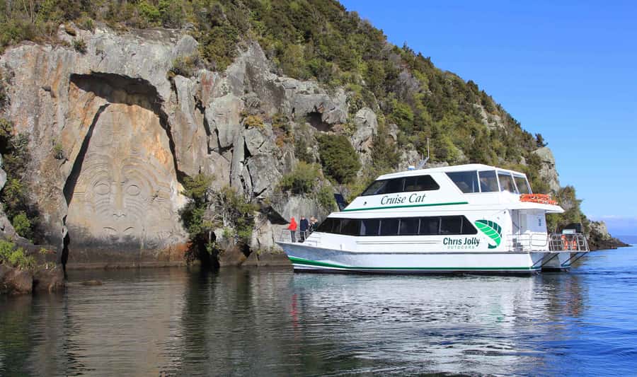 Lake Taupo: Maori Rock Carvings 10.30 AM 1.5-Hour Cruise - Tea, coffee, and the famous blueberry muffin
