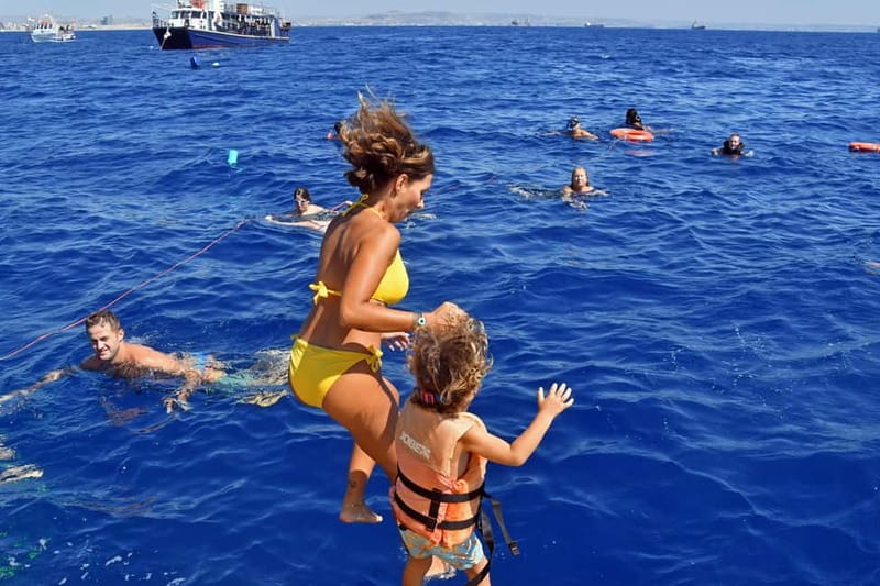 Larnaca: Yellow Submarine Mini Cruise with a Swim Stop - The return along Finikoudes Beach