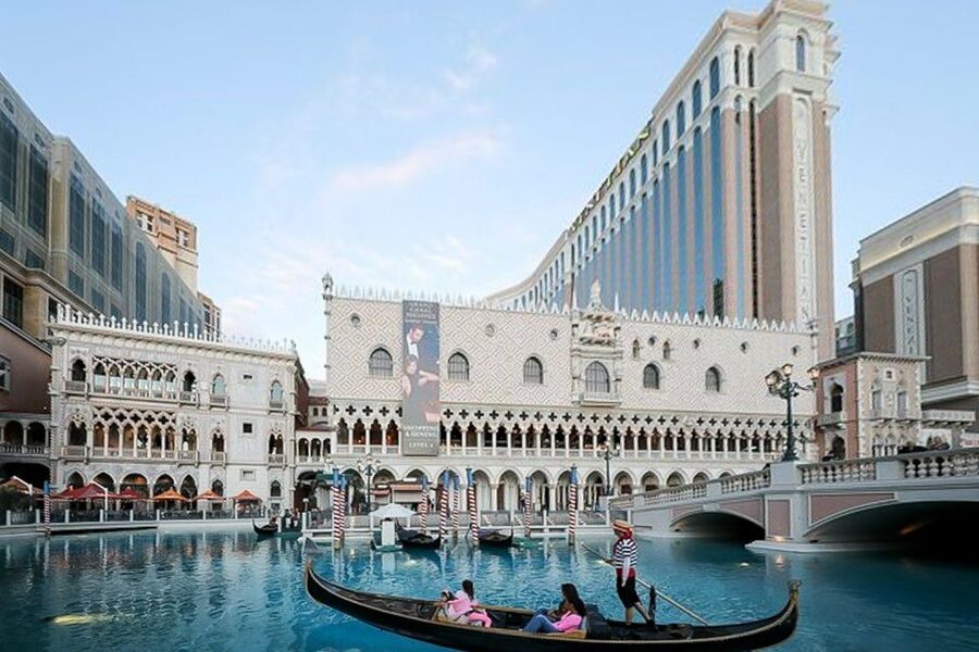 Las Vegas: Entry to Madame Tussauds with a Gondola Cruise - Madame Tussauds: a museum made for posing