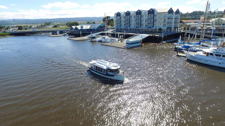 Launceston: 50-Minute Cataract Gorge Cruise - The sudden change as Cataract Gorge closes in