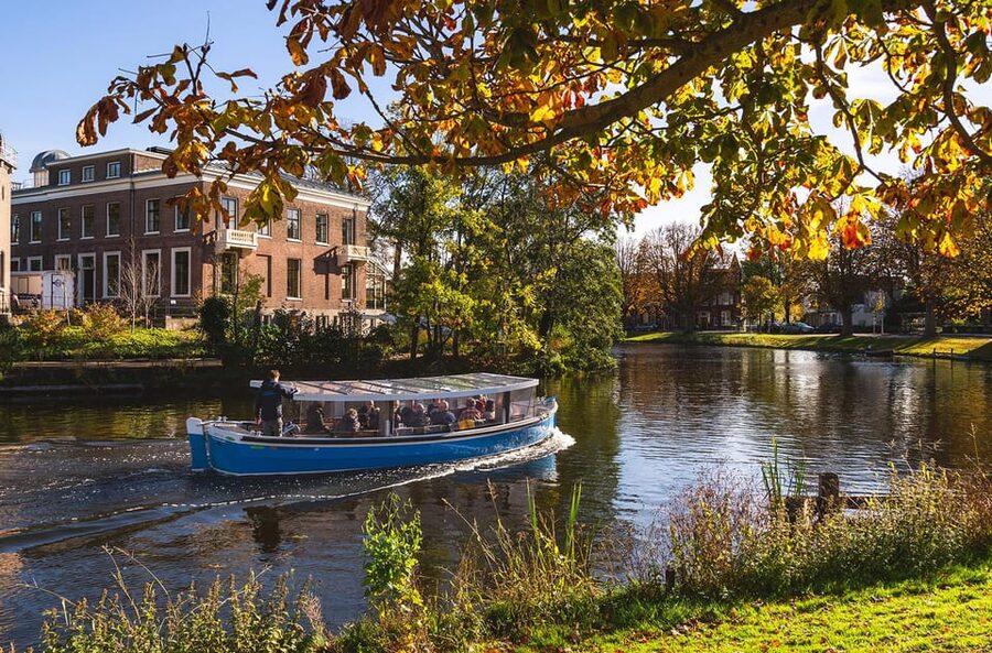 Leiden: Cruise through the Historic City Center with Guide - Why a canal is the right first look at Leiden