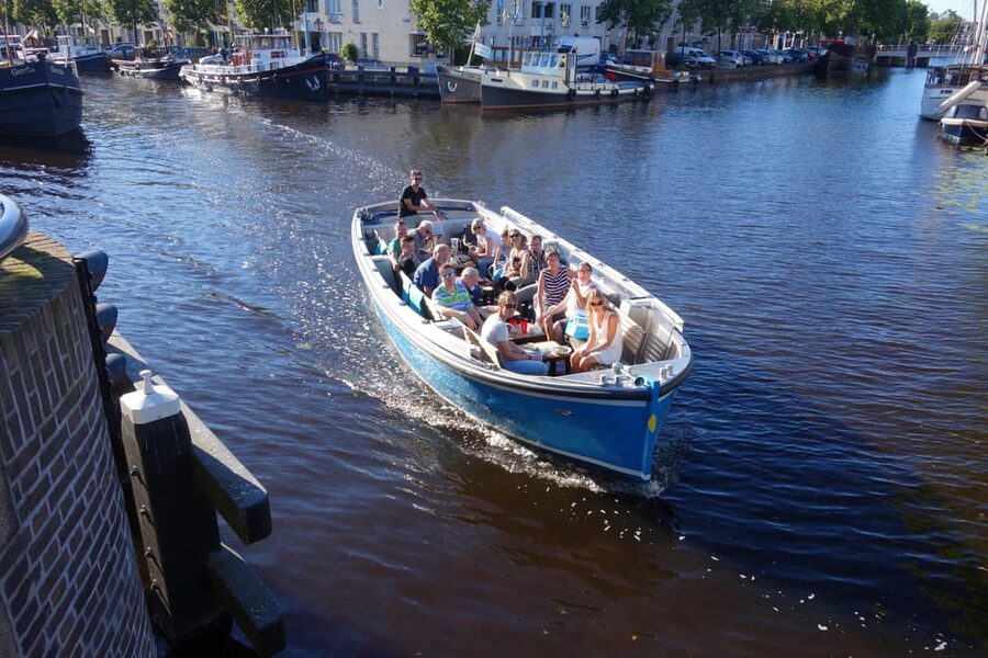 Leiden: Cruise through the Historic City Center with Guide - Open-air charm, with a sensible weather plan