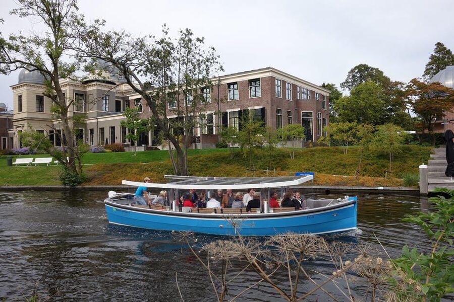 Leiden: Cruise through the Historic City Center with Guide - A quiet start at Blauwpoortsbrug
