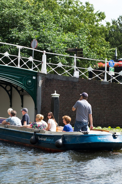 Leiden: Guided City Canal Cruise - Who should book this canal cruise?