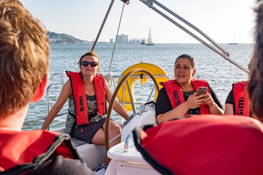 Lisbon: 1 or 2-Hour Cruise along the Tagus River - The crew and the style of commentary