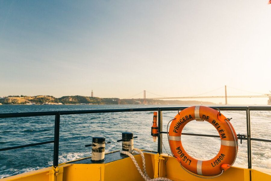 Lisbon: Boat Tour Ticket and Hop-on Hop-off 48-Hour Bus. - How the 48-hour Lisbon pass works