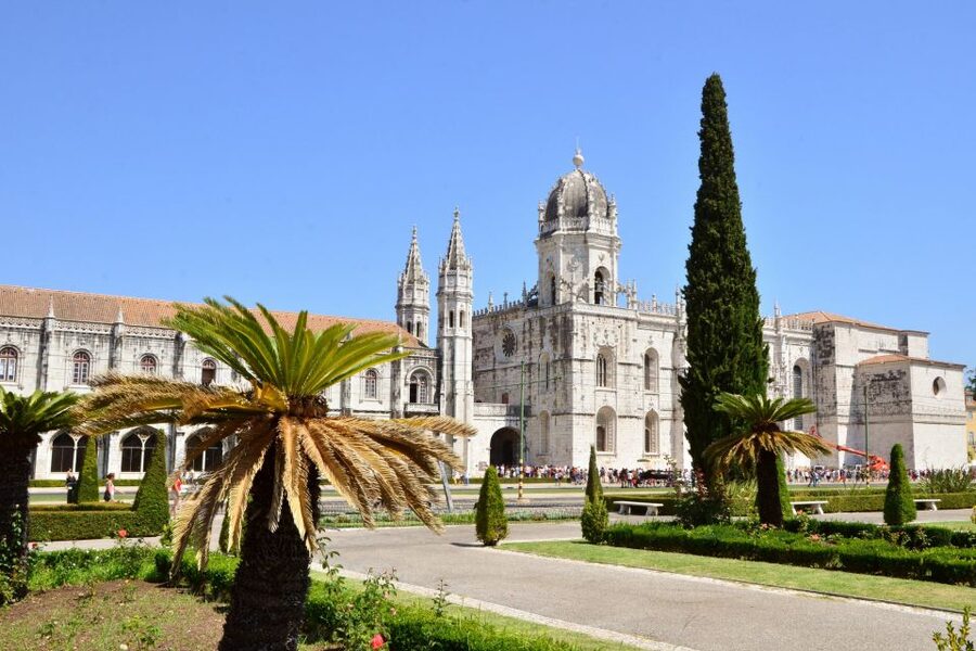 Lisbon: Boat Tour Ticket and Hop-on Hop-off 48-Hour Bus. - What the free tram access adds