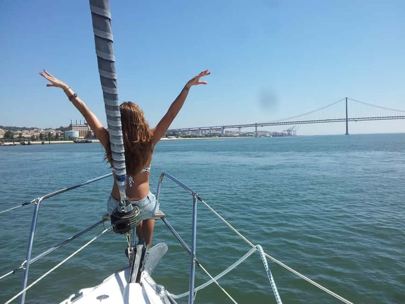 Lisbon: Daytime or Sunset Boat Cruise with History and Wine - Alfama, Castle Hill, and Praça do Comércio