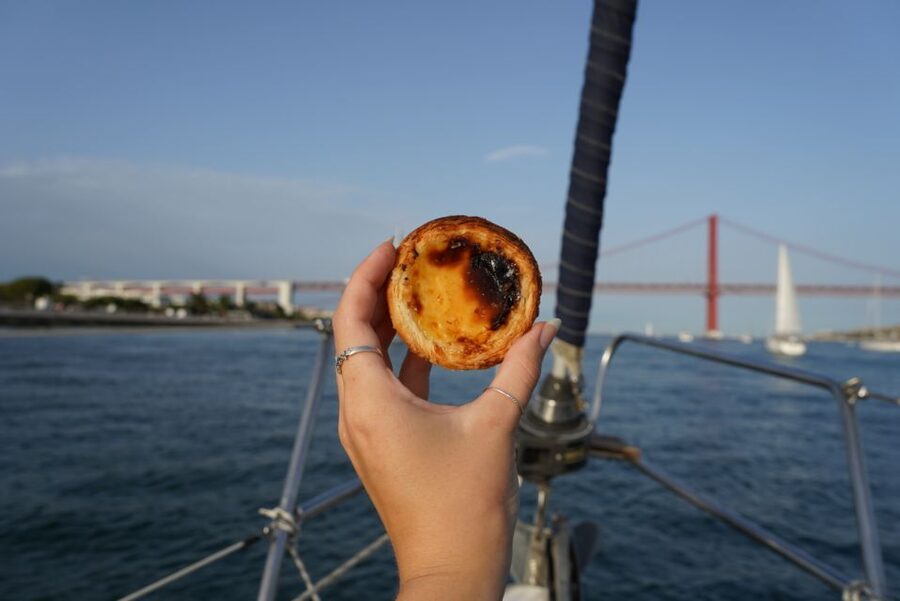 Lisbon: Daytime or Sunset Boat Cruise with History and Wine - Daylight sailing or the sunset departure