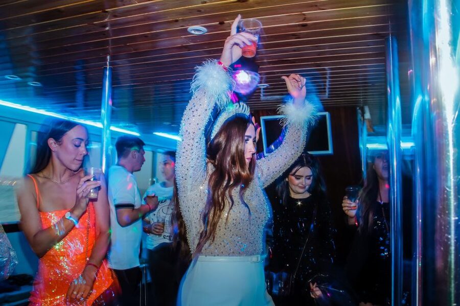Lisbon: Disco Night Cruise with DJ and Open Bar - Practical details that can change your evening