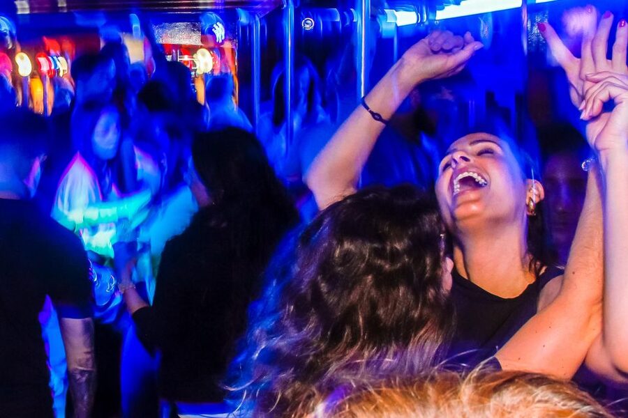 Lisbon: Disco Night Cruise with DJ and Open Bar - Finding Estação Fluvial Sul e Sueste