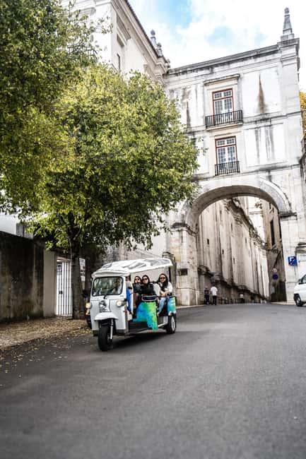 Lisbon: Private Tuk Tuk Tour with Optional Boat Cruise - Why a tuk tuk works well in Lisbon