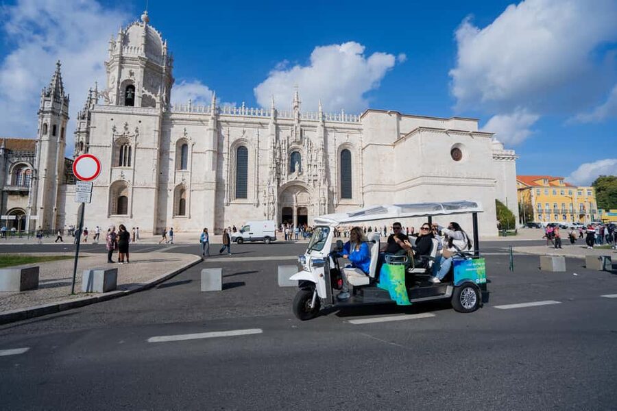 Lisbon: Private Tuk Tuk Tour with Optional Boat Cruise - What the guides add to the experience