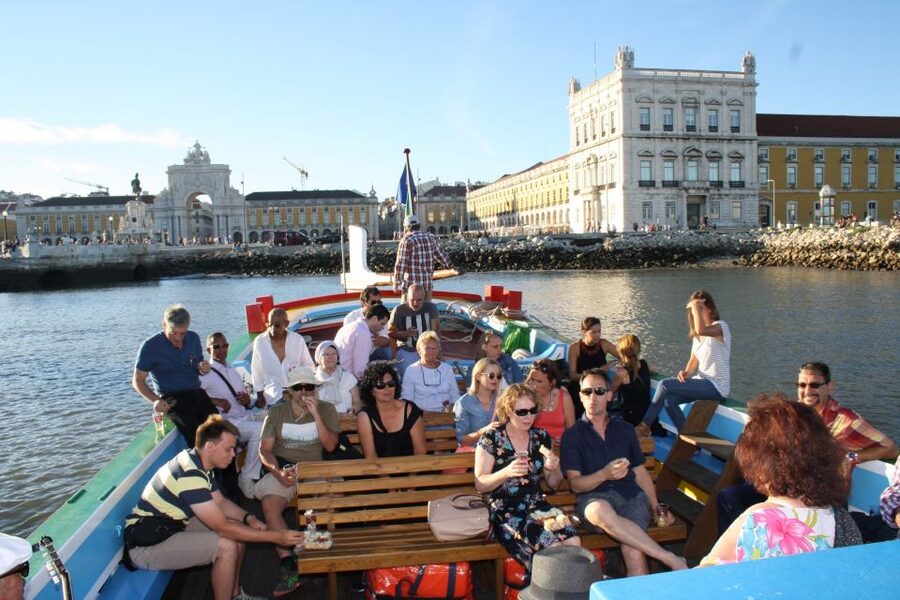 Lisbon: River Tagus Sightseeing Cruise in Traditional Vessel - Key points to know before you board