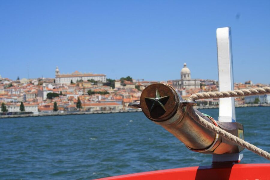 Lisbon: River Tagus Sightseeing Cruise in Traditional Vessel - Praça do Comércio from the Tagus