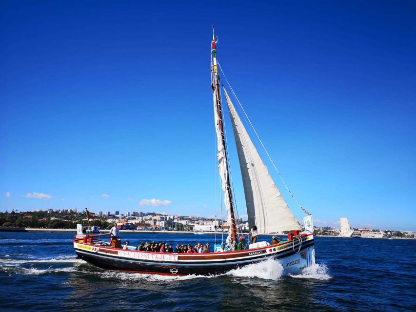 Lisbon: River Tagus Sightseeing Cruise in Traditional Vessel - What the live commentary adds