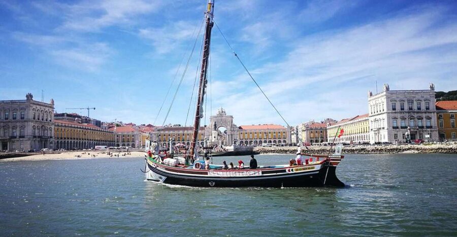 Lisbon: River Tagus Sightseeing Cruise in Traditional Vessel - Meeting the boat at Terreiro do Paço