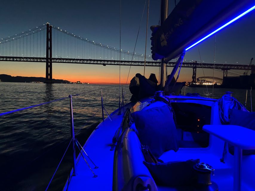 Lisbon: Sailboat Tour w/ Local Guide and Open Bar Green Wine - Commerce Square and the final return