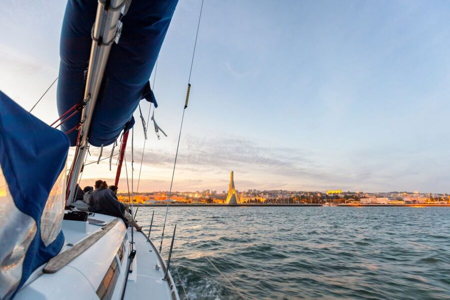 Lisbon: Sailing Tour on the Tagus River - Sailing past the Monument of Discoveries