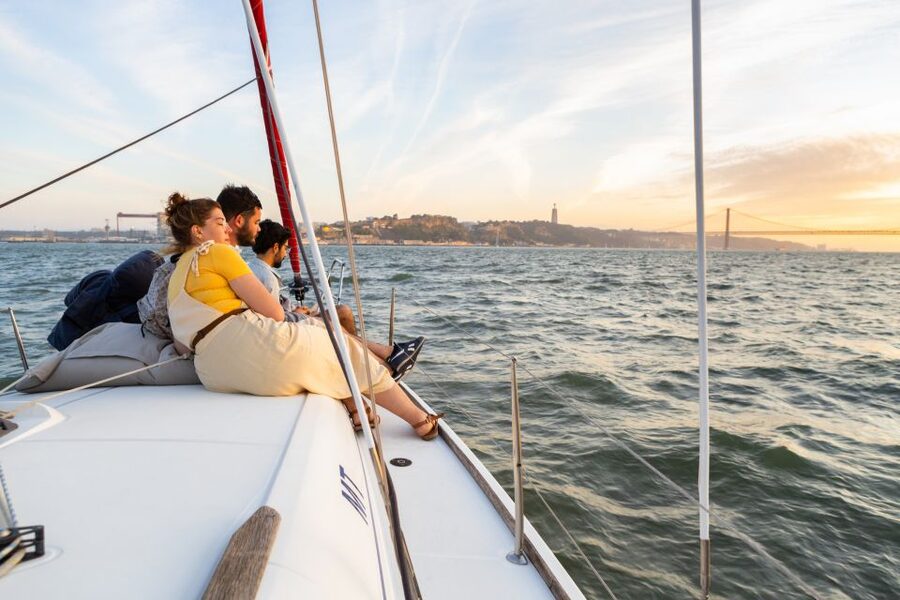 Lisbon: Sailing Tour on the Tagus River - The return view of Christ the King and Belém Tower