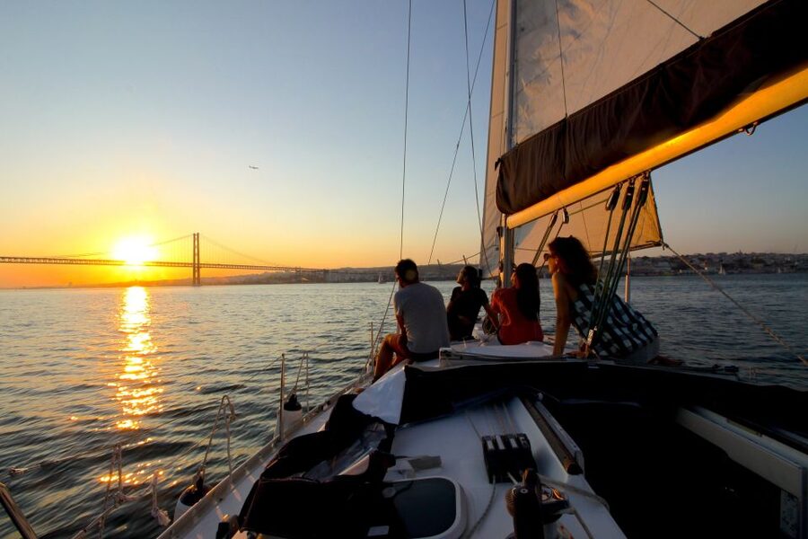 Lisbon: Sailing Tour with Wine and Snacks - What happens during the two-hour route