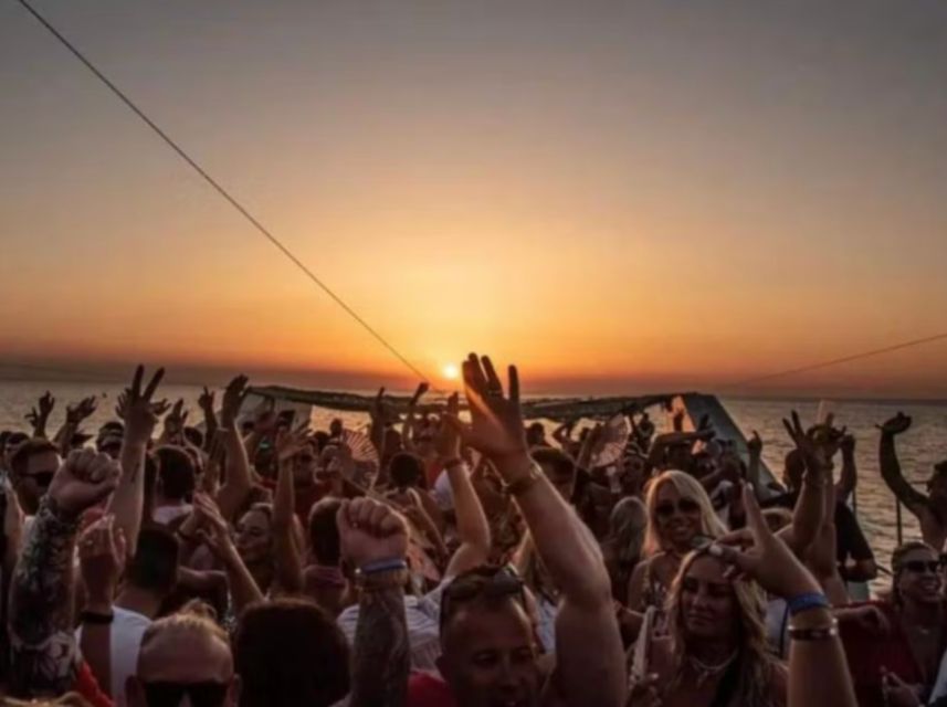 Lisbon: Sunset Boat Party Cruise with DJ and Open Bar - Finding the departure point without losing sunset time